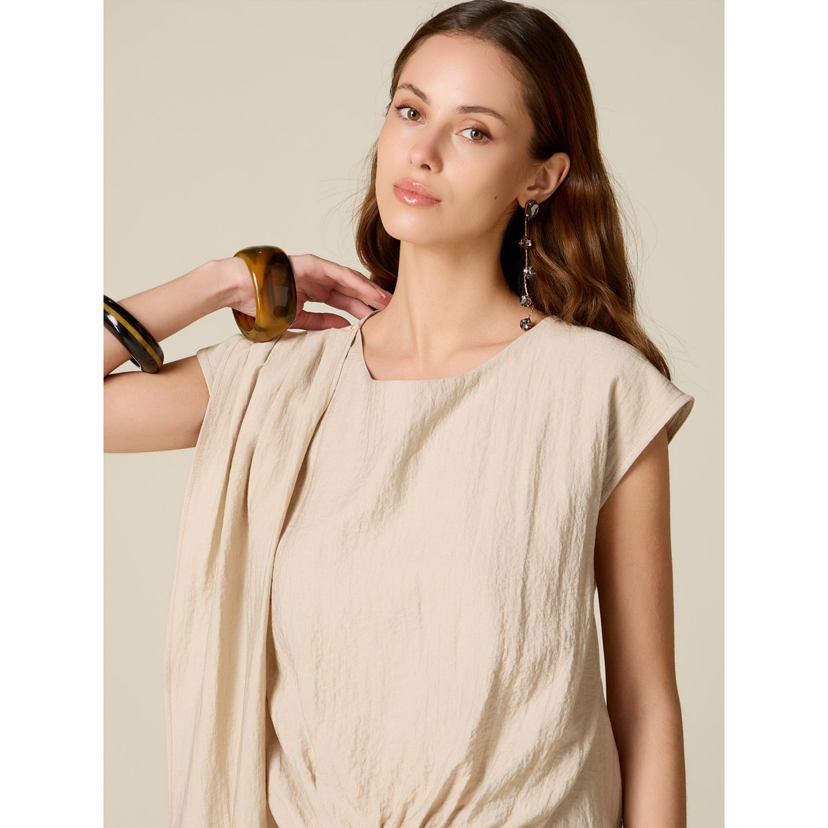 Blouse en mélange de viscose avec drapé beige, OLTRE