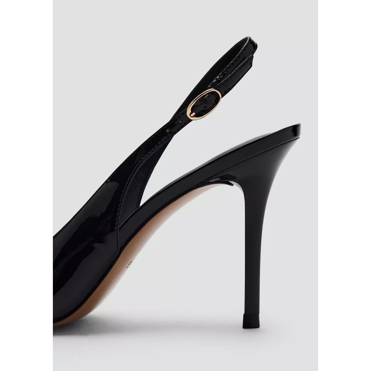 Chaussures à talon en cuir vernis noir, MANGO