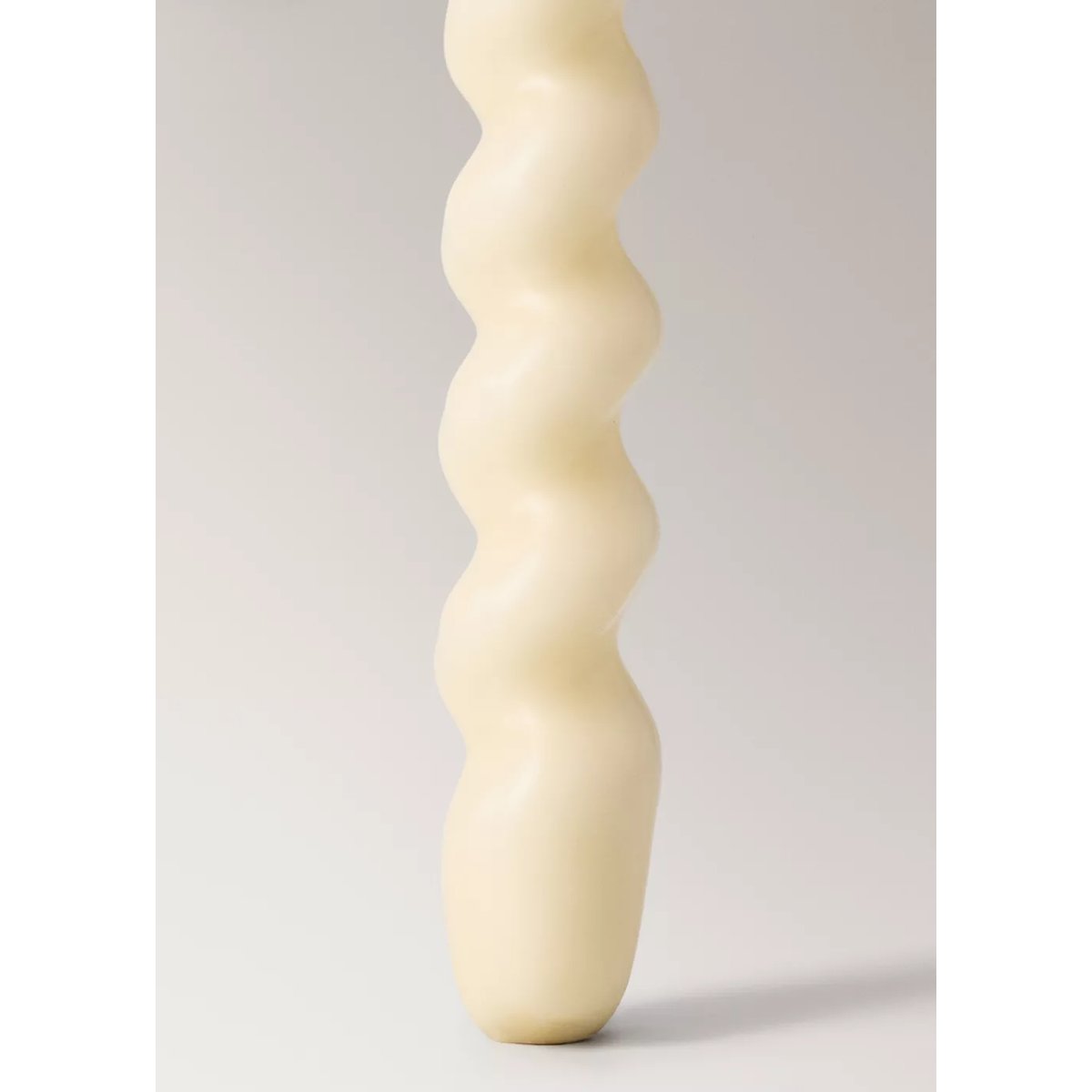 Bougies décoratives hautes avec motif en spirale blanc cassé, MANGO HOME