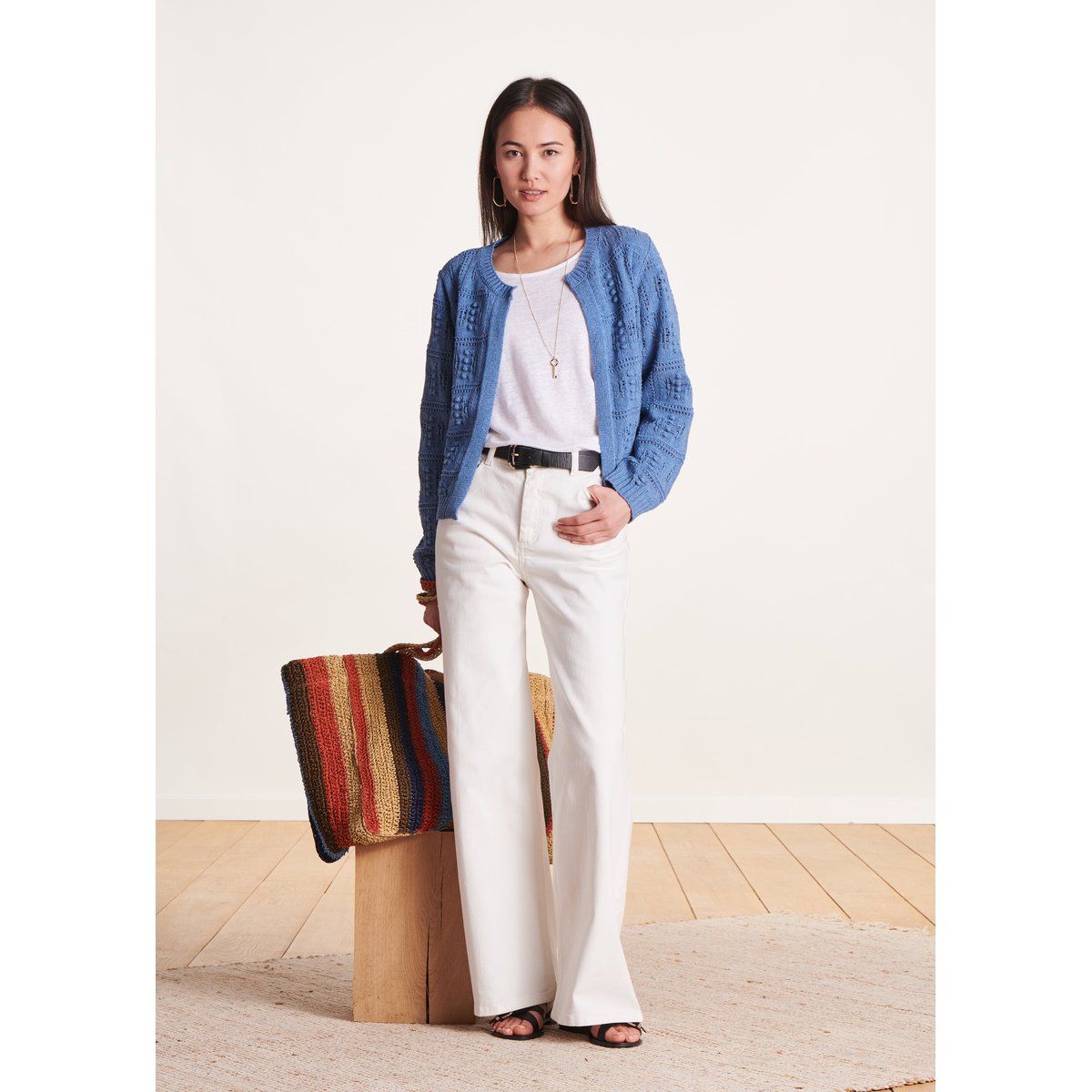 Gilet ouvert en maille crochet bleu denim, LA FEE MARABOUTEE