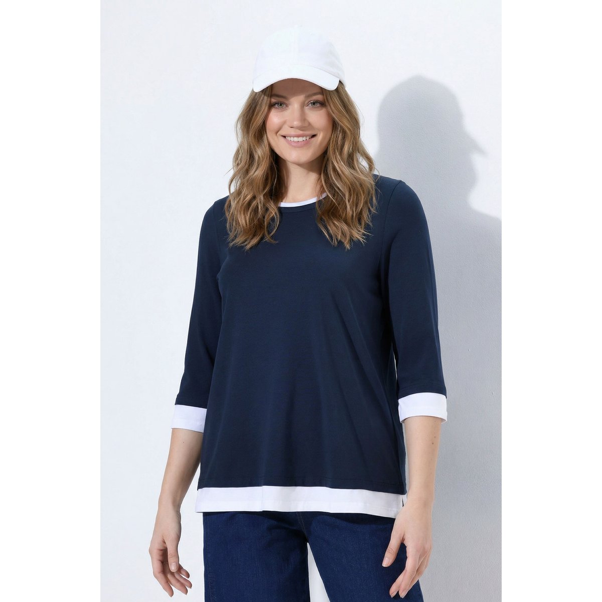 T-shirt en coton bio, bordures contrastantes marine, ULLA POPKEN
