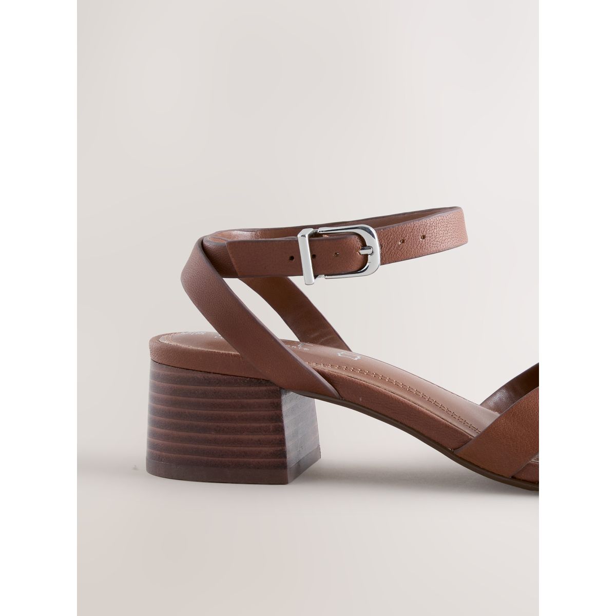 Chaussures en cuir à petit talon carré marron fauve, NEXT