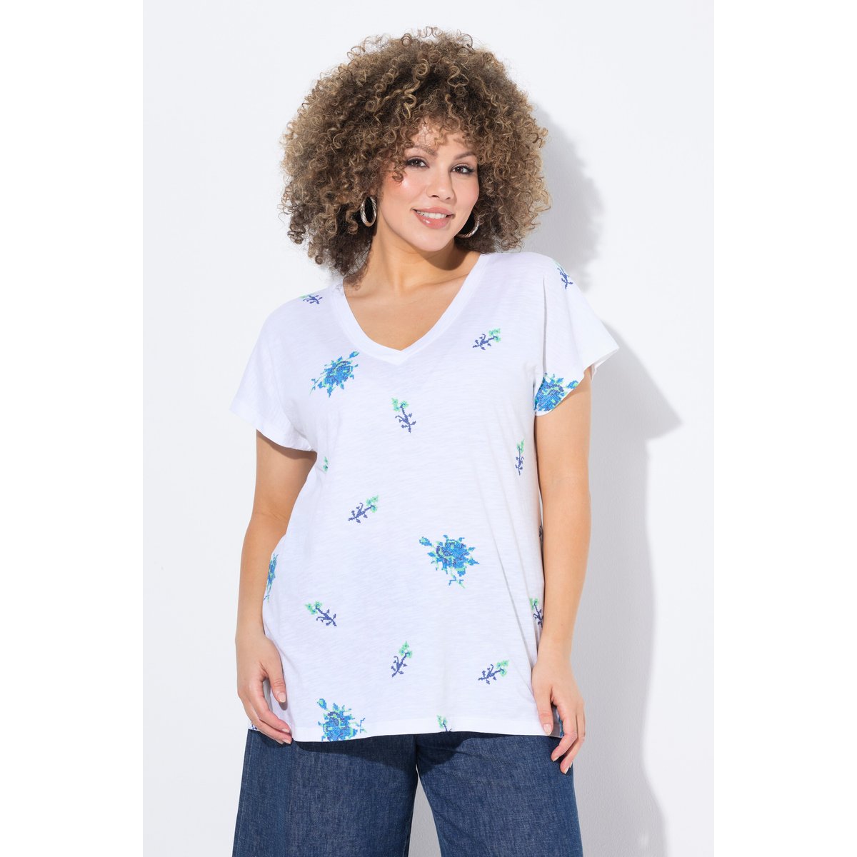 T-shirt oversize à broderies. Décolleté V blanc neige, ULLA POPKEN