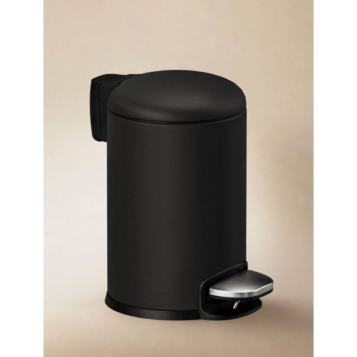 Poubelle À Pédale (5l) ESSENTIALS noir mat, COSMIC
