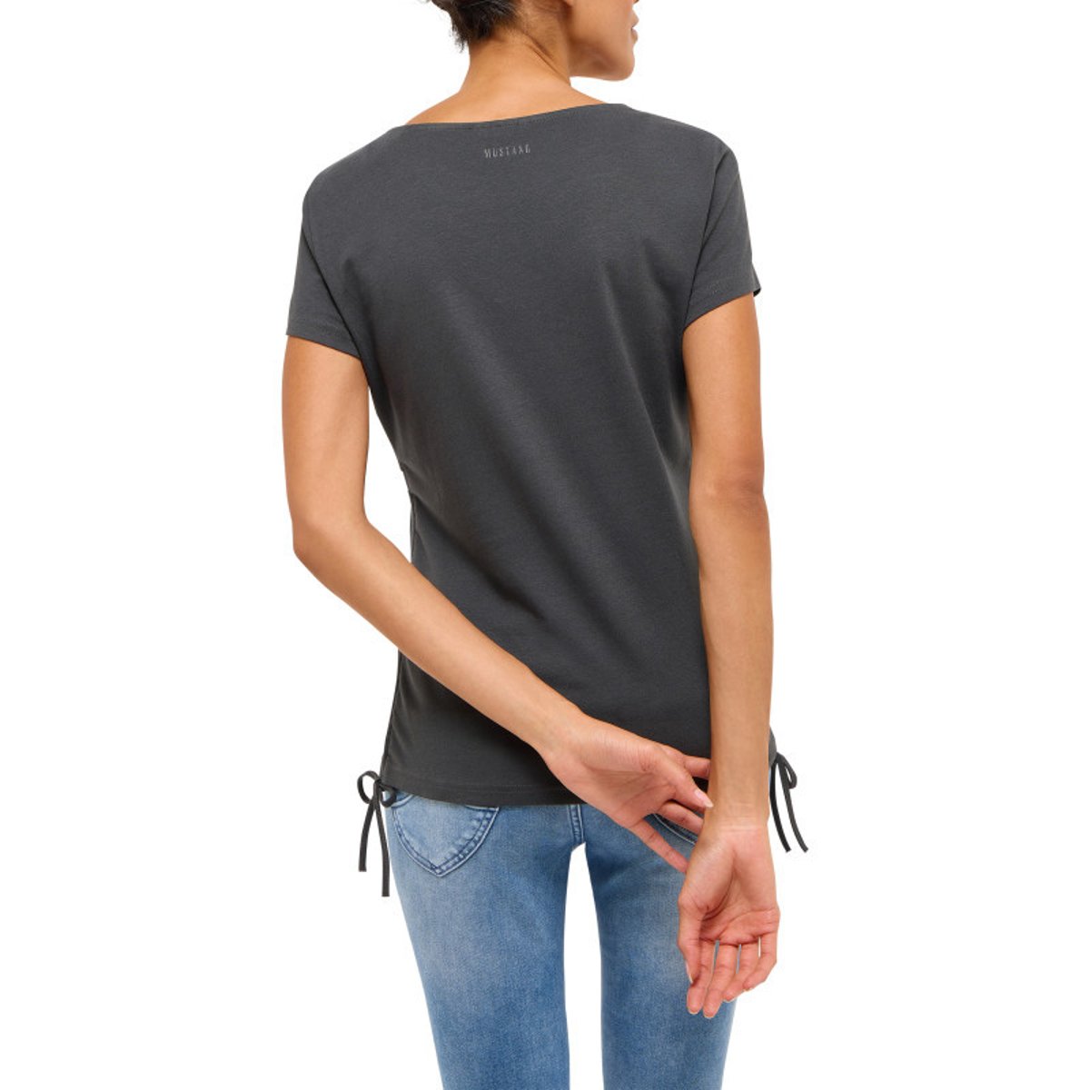 T-shirt gris anthracite uni avec un col v profond et des manches courtes gris foncé, MUSTANG