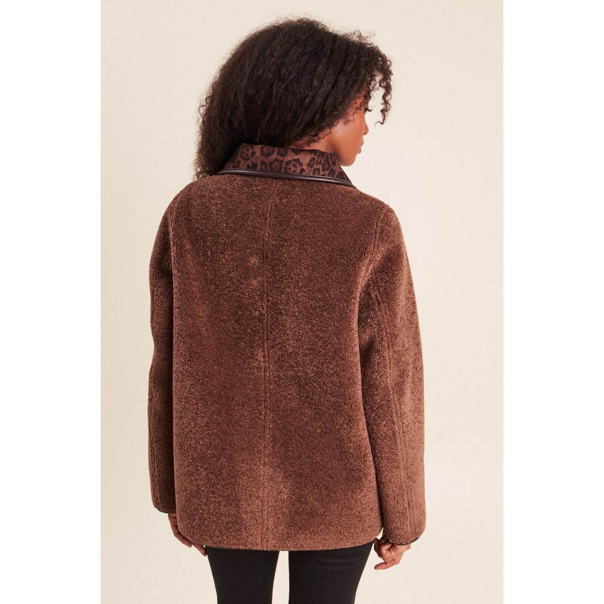 Manteau marron, BREAL