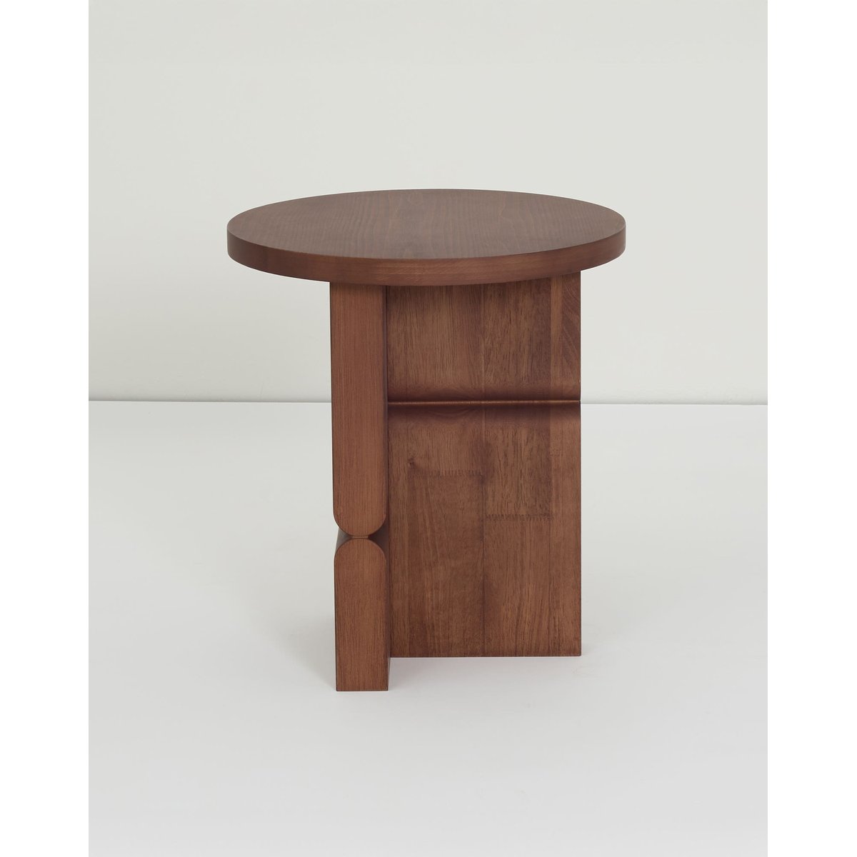 Tabouret et table d'appoint en bois teinté noon noyer, NOBODINOZ