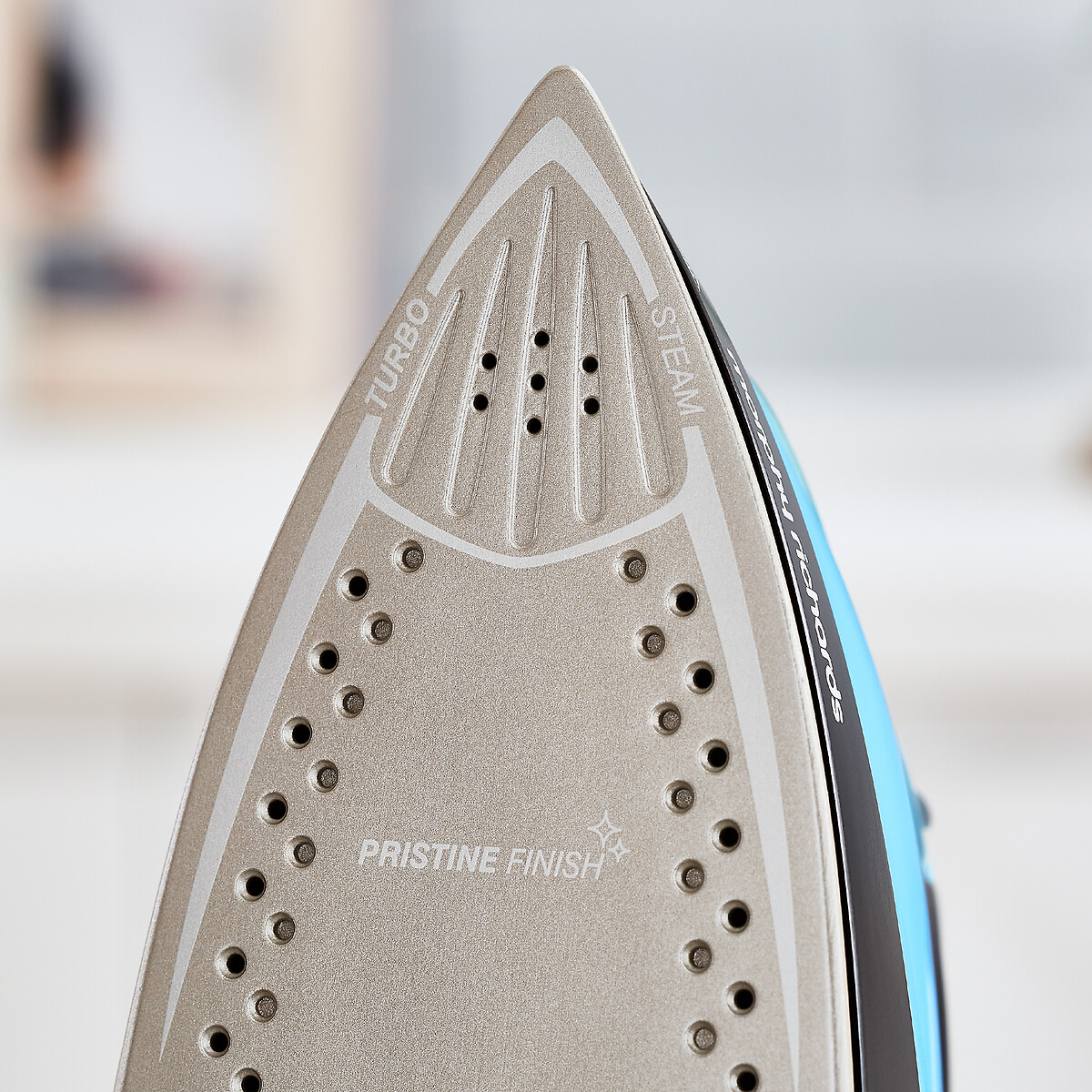 Turbosteam Pro 3100W Digital Intellitemp Iron - 303210 blue, MORPHY RICHARDS