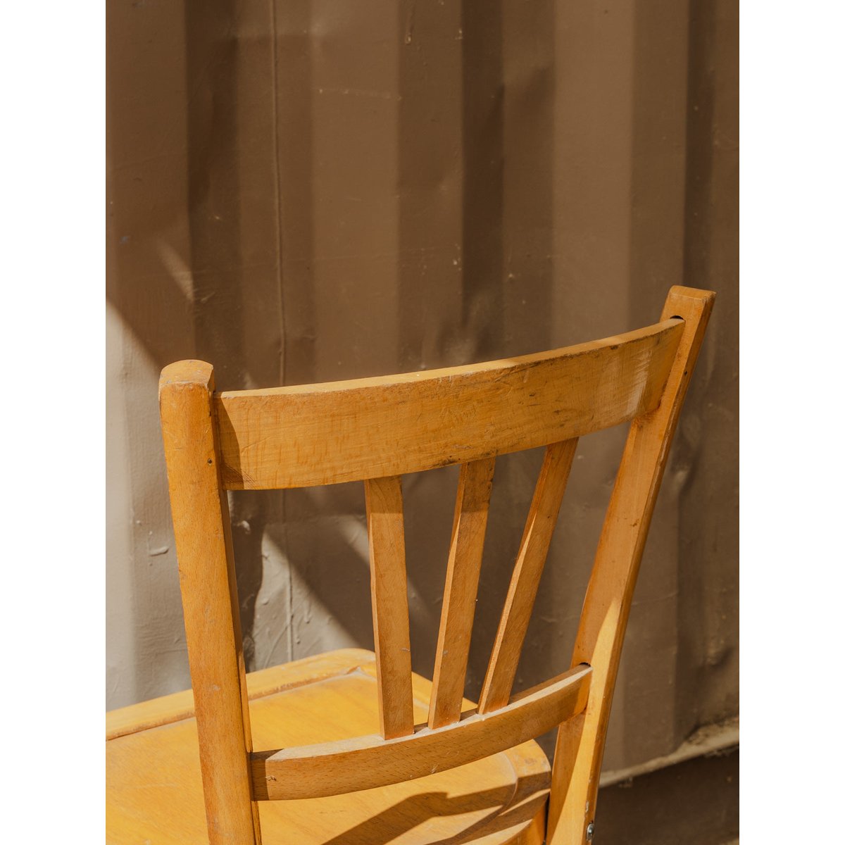 Lot de 8 chaises en bois Claude N°1406 - Bon état bois clair, DEBONGOUT