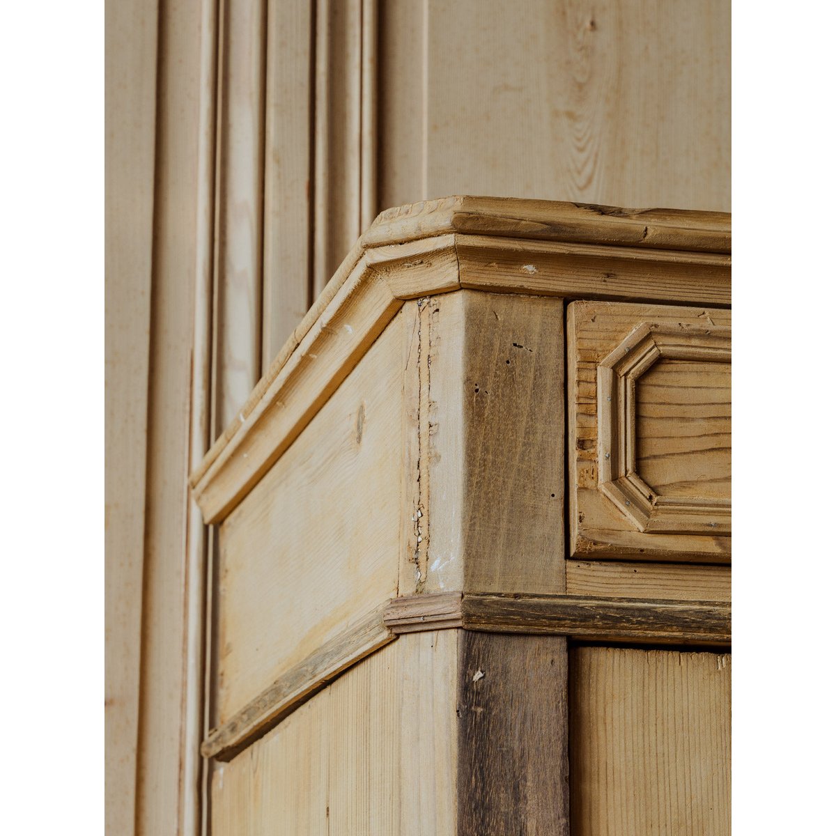 Armoire en bois Blandine N°439 - Bon état bois clair, DEBONGOUT
