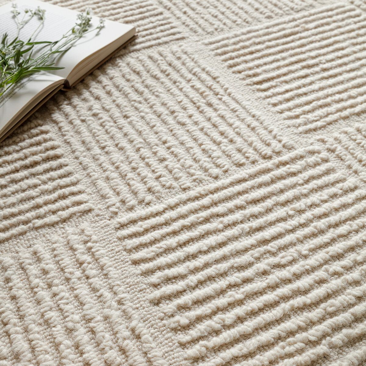 Zennith Textured Grid Rug cream, SO'HOME