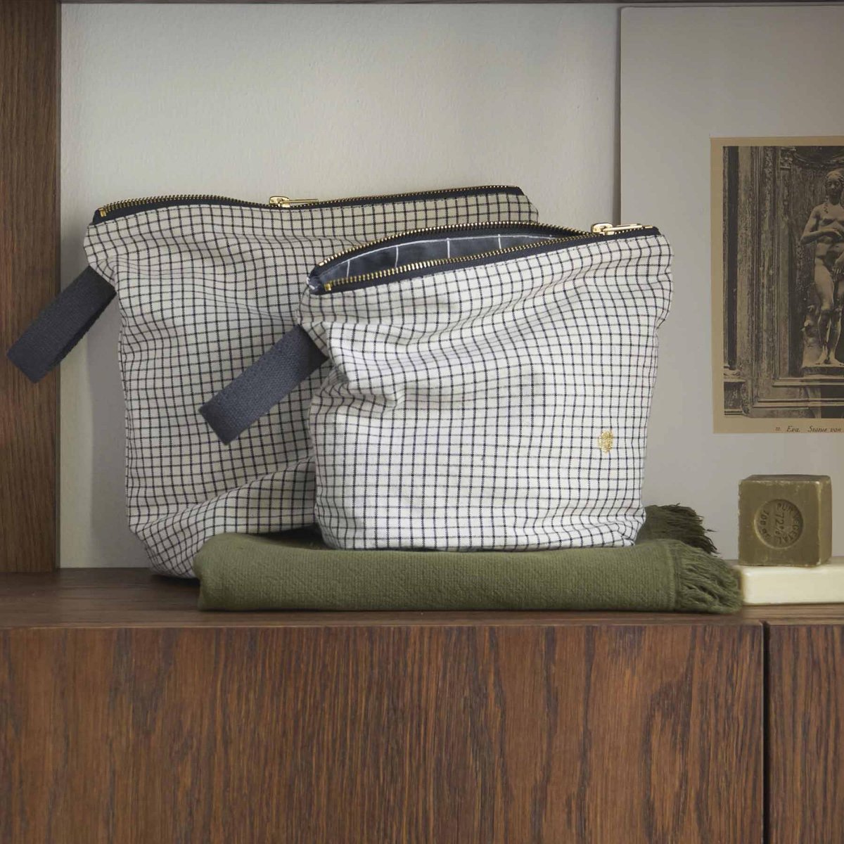 Trousse de toilette Gustave gustave caviar, LA CERISE SUR LE GATEAU