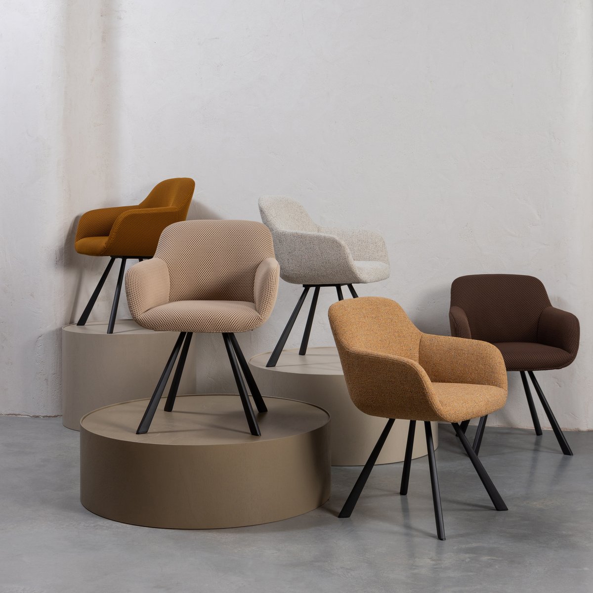 Chaise de table en tissu JUNO jaune, WOOOD