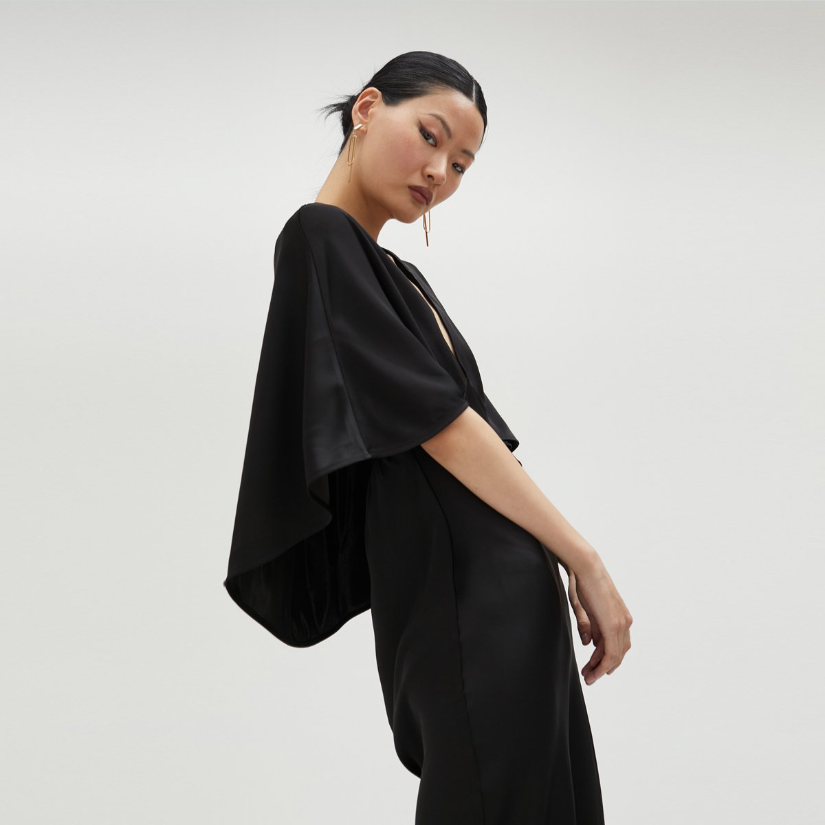 Robe longue avec cape court noir, LOLA CASADEMUNT