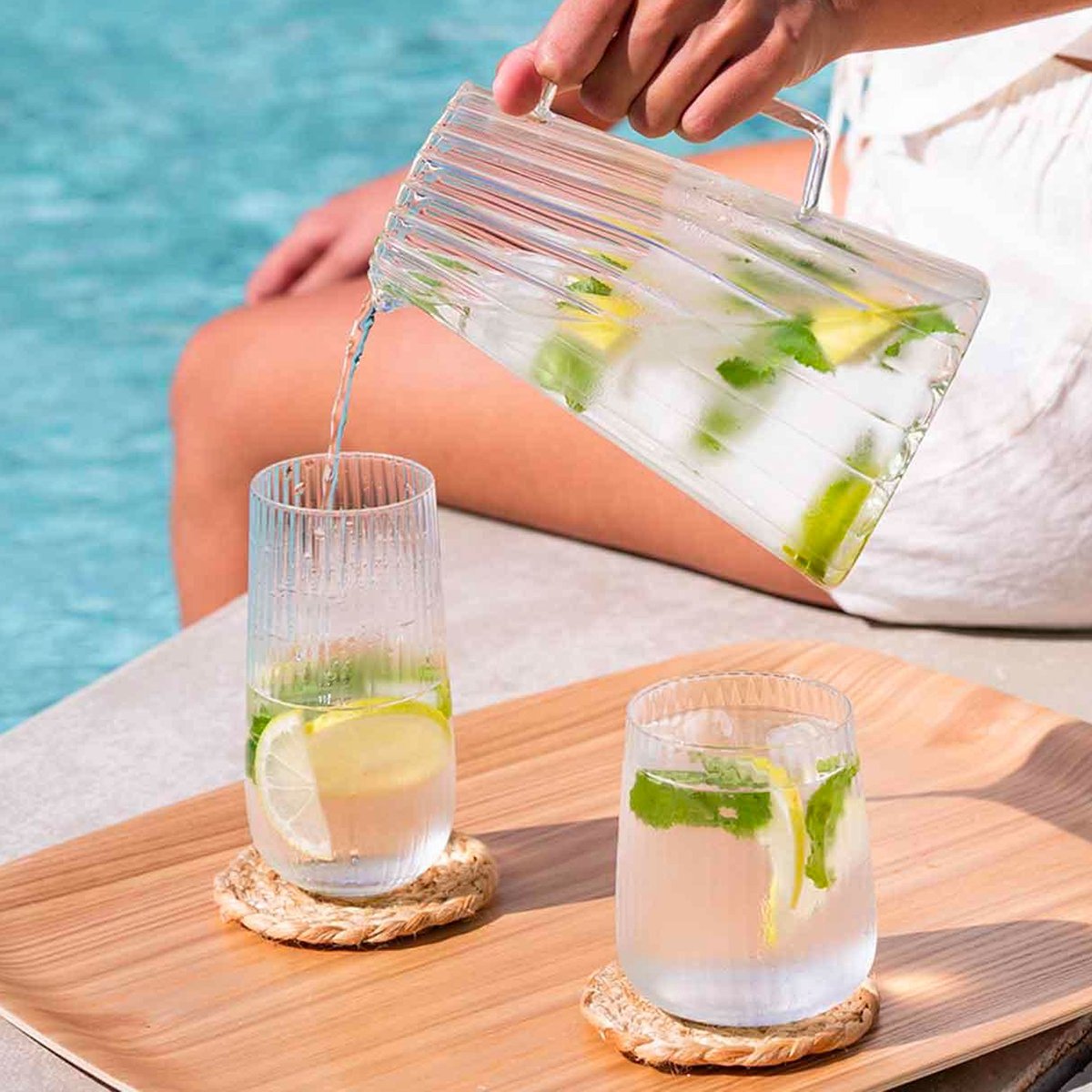 Carafe à eau en verre strié 1L 12.5x12.5x20cm transparent, WADIGA