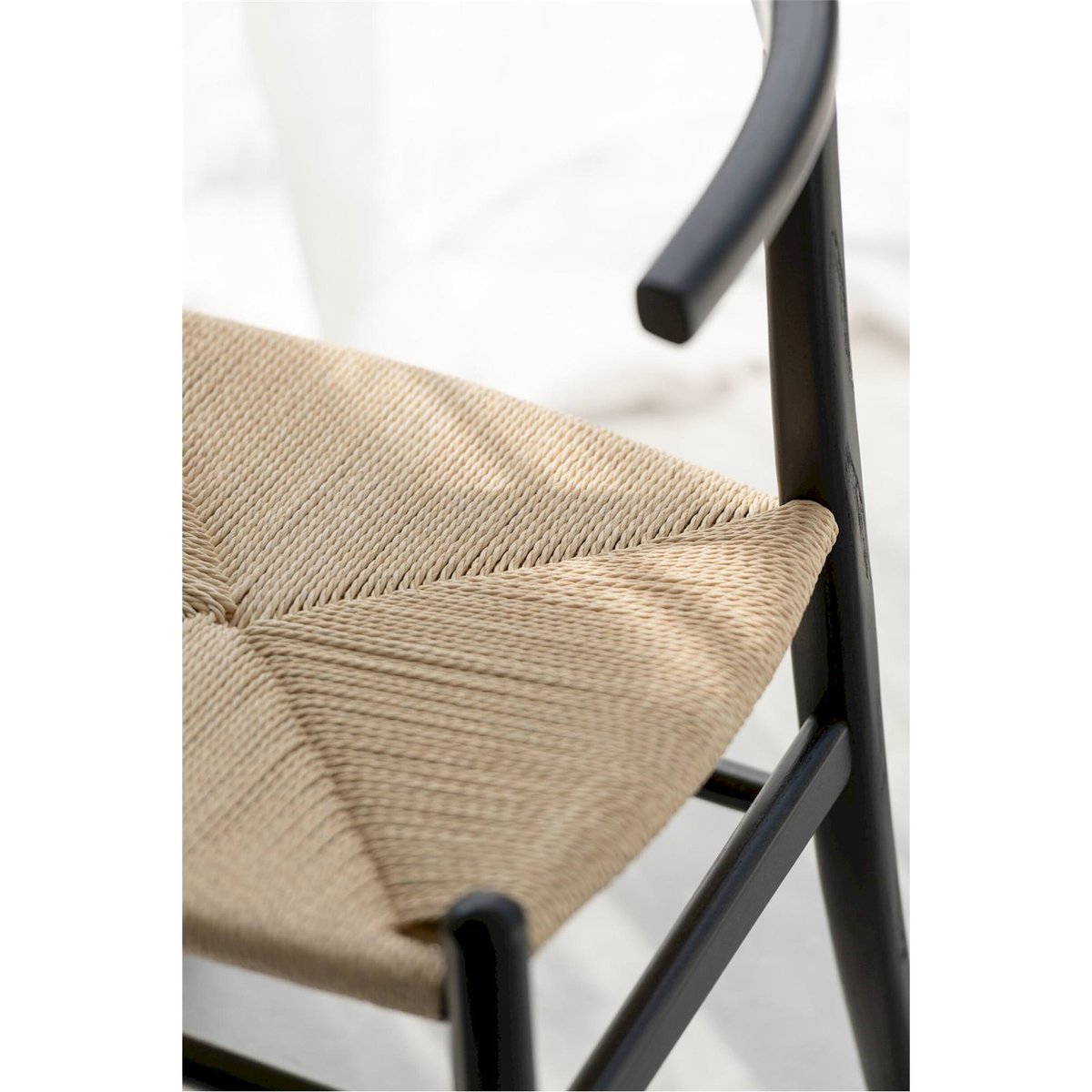 Chaise en hêtre assise en corde noir et naturel, RECOLLECTION