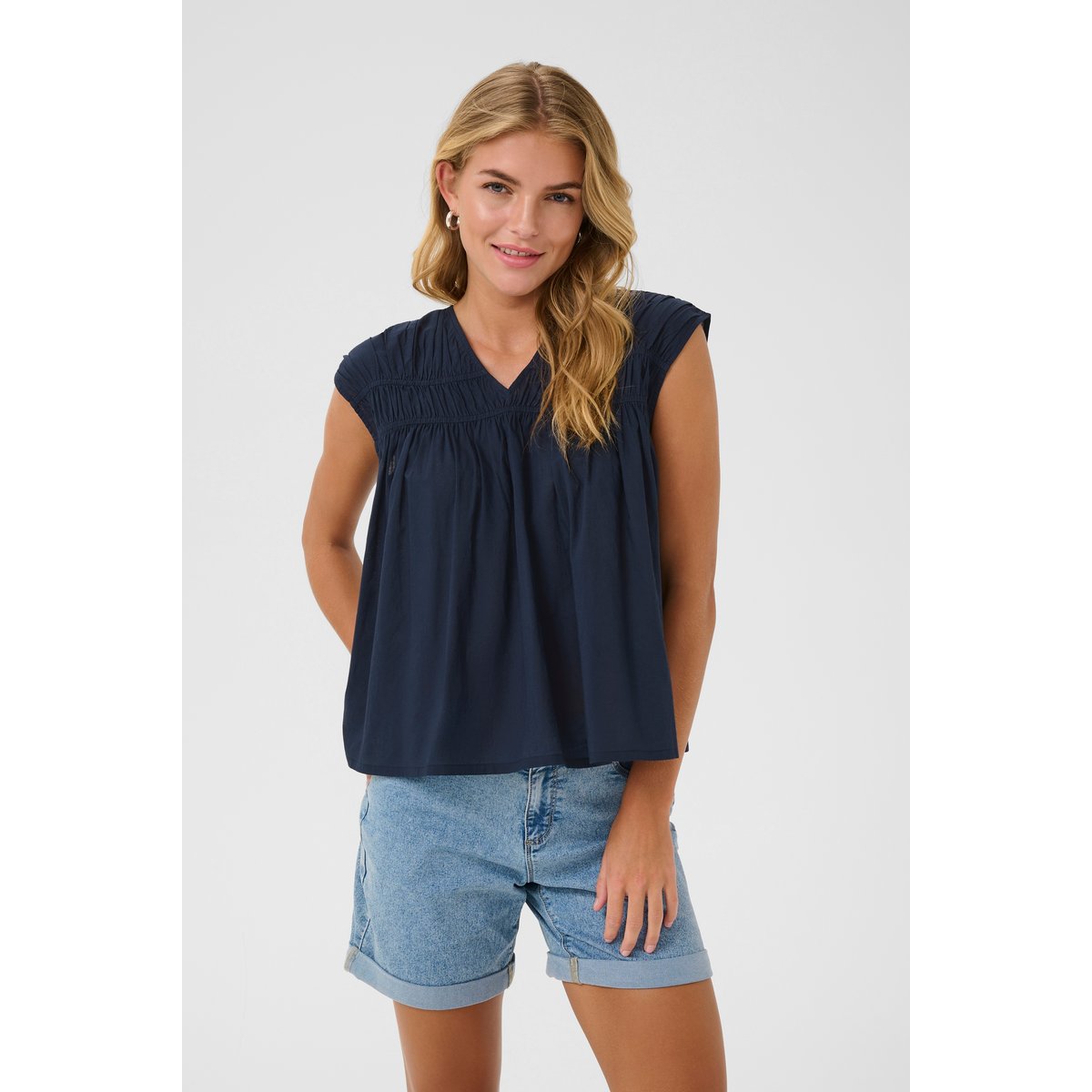 Sleeveless blouse bleu midnight marine, KAFFE