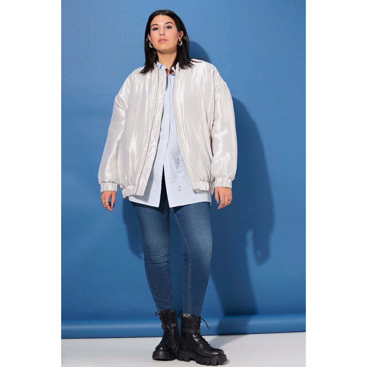 Blouson oversize. Matière brillante argent, STUDIO UNTOLD