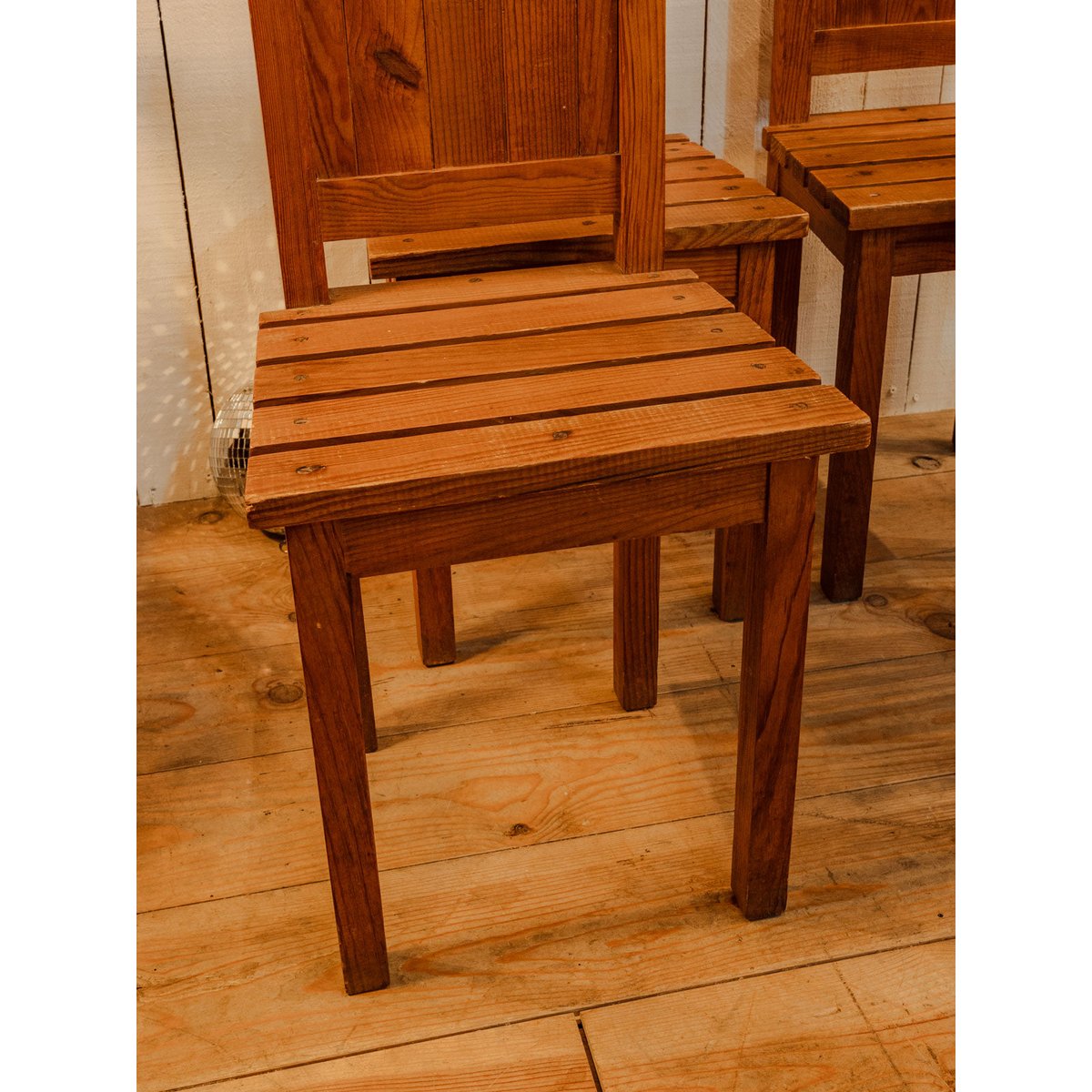 Lot de 4 chaises en bois Claude N°800 - Bon état bois, DEBONGOUT
