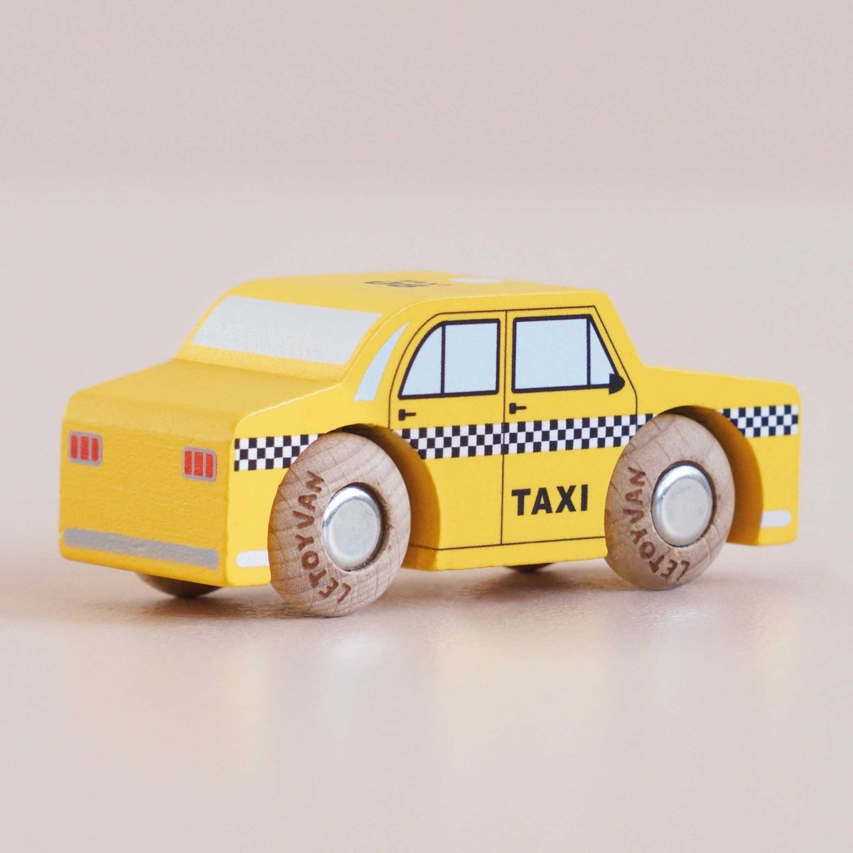 Voiture Taxi Trixie No 39 jaune, LE TOY VAN