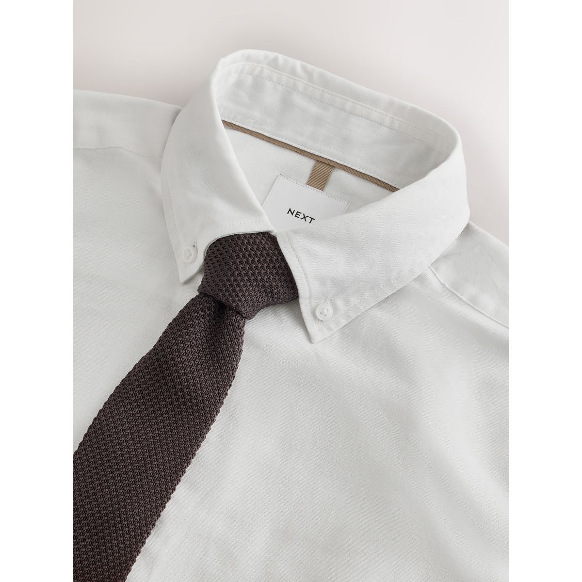Chemise habillée slim coton/lin et cravate blanc, NEXT