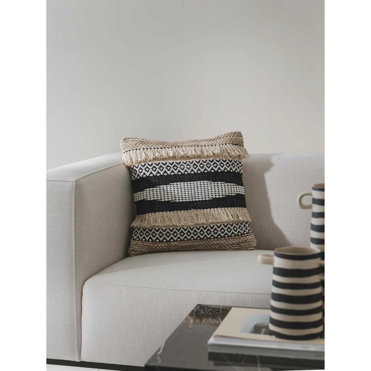 Housse de coussin tissé main DEJA noir/blanc, BENUTA