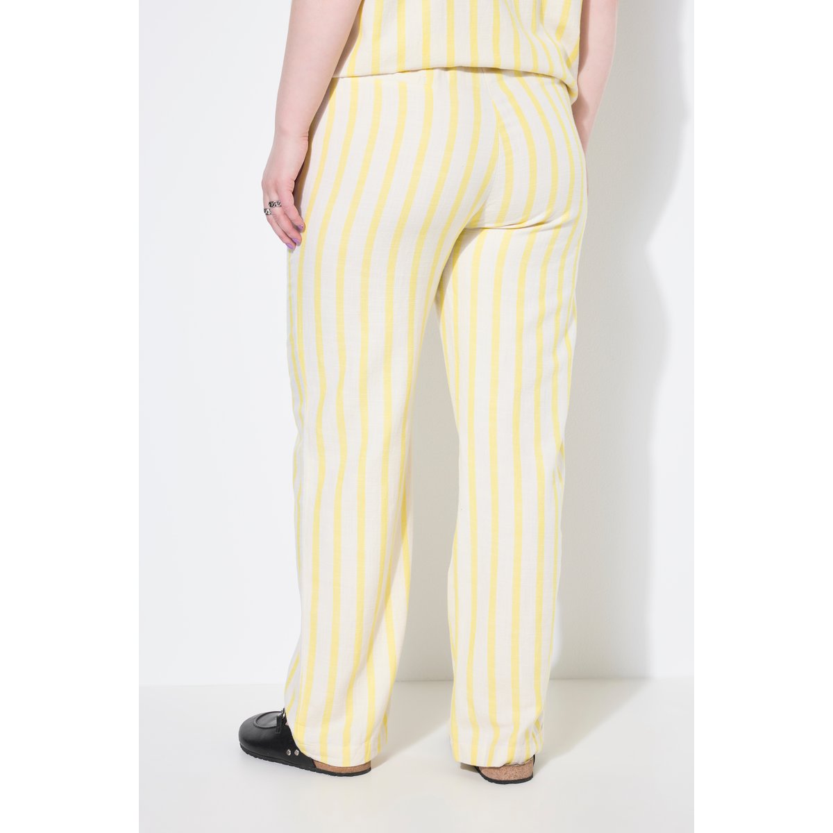 Pantalon jambe droite, aspect lin, rayures jaune tendre, STUDIO UNTOLD