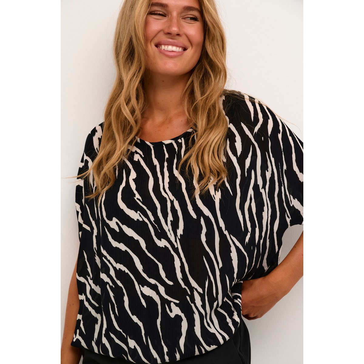 Blouse sans manches noir/blanc zebra animalier, KAFFE