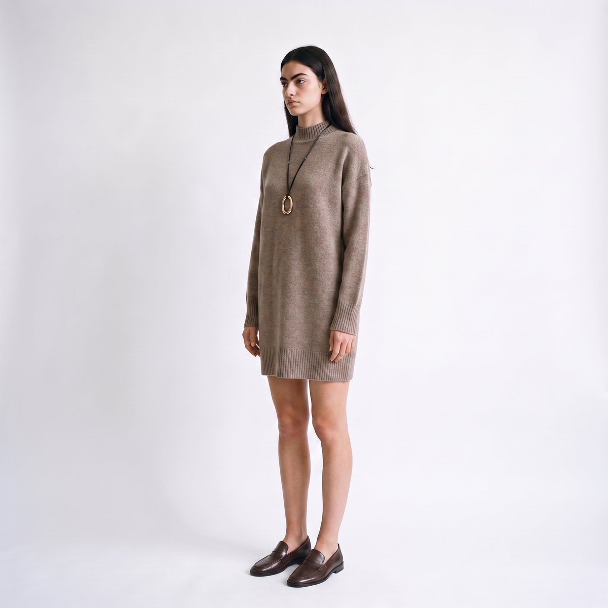 Robe-pull en maille douce avec col montant et manches longues ARIENE marron, ARTLOVE