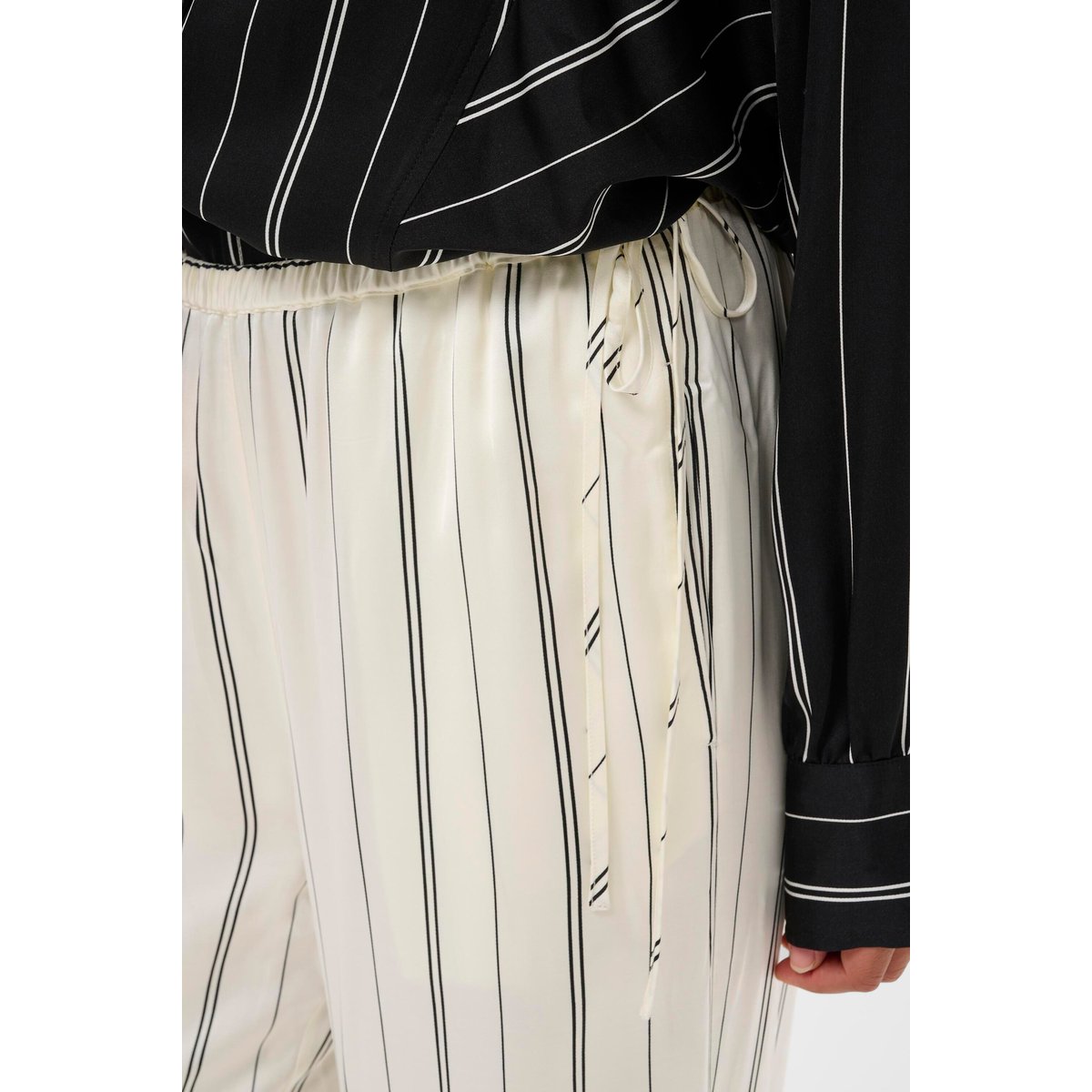 Pantalon Casual blanc noir white w black stripes, SOAKED IN LUXURY