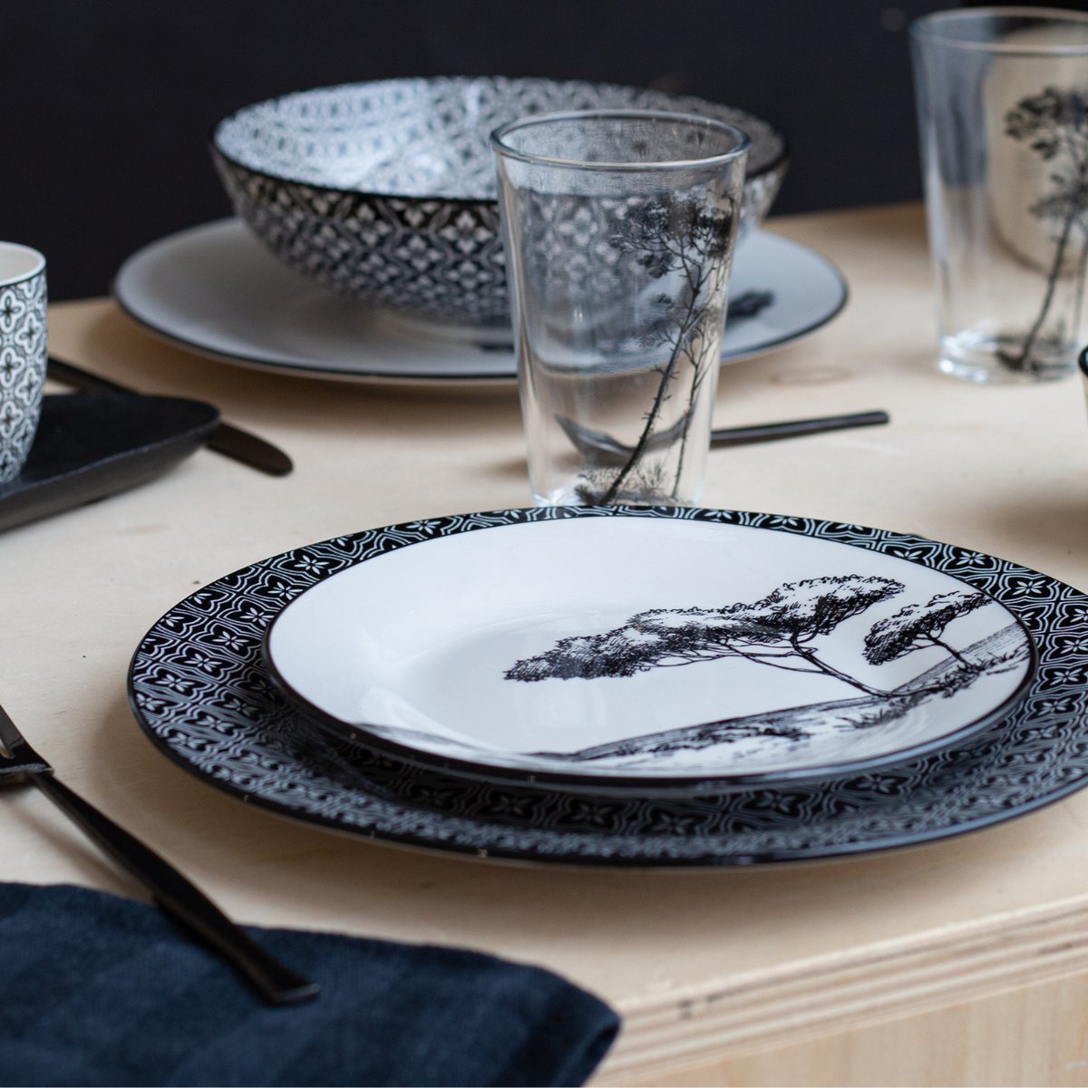 Lot de 6 petites assiettes, VILLA LES PINS noir, ARTIME