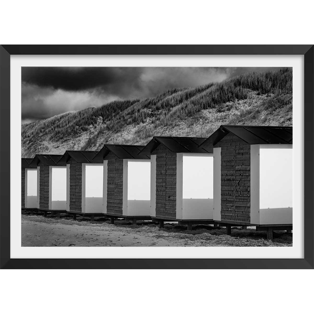 Poster cabanes de plage affiche + cadre en bois - noir, HEXOA
