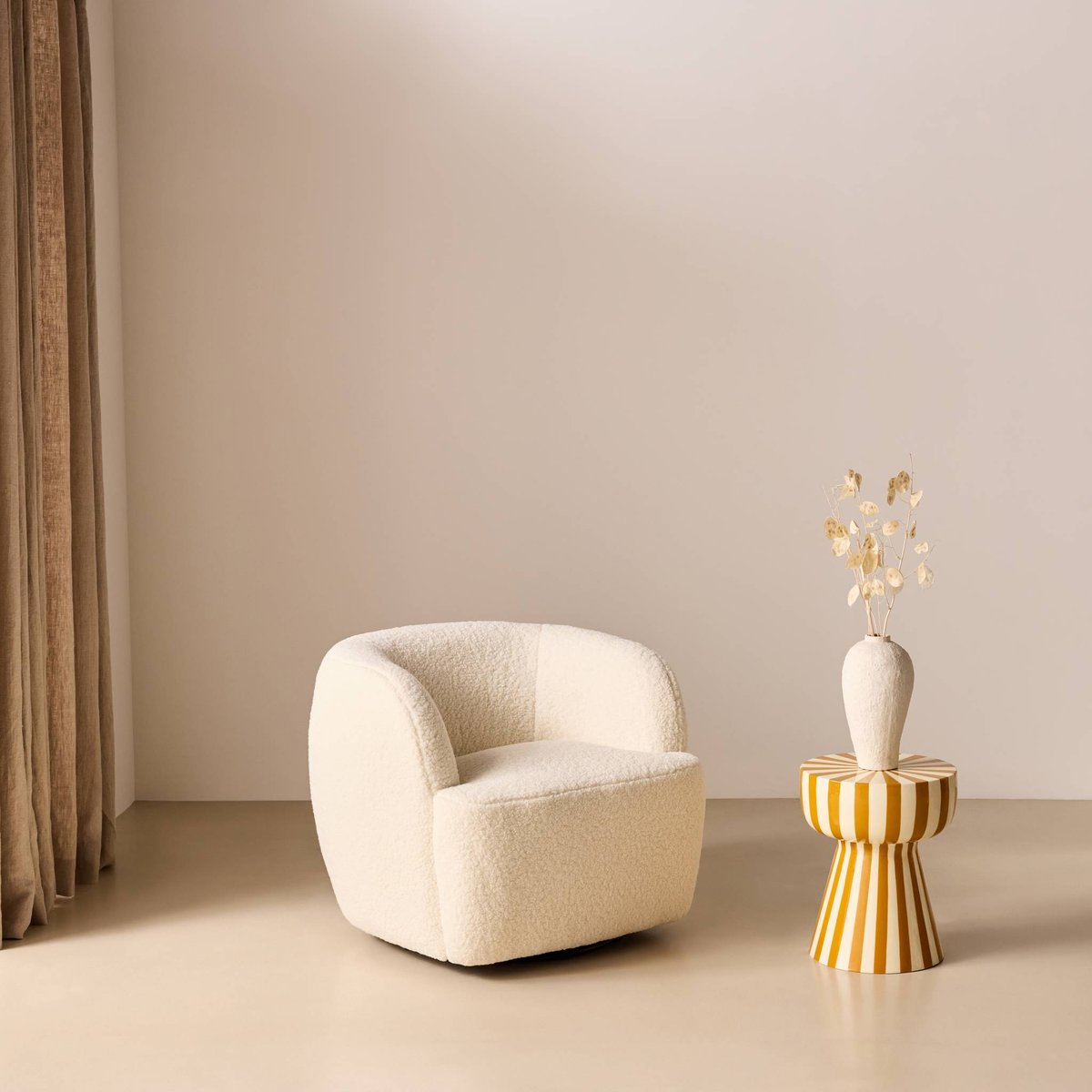Fauteuil pivotant métal et bouclette LAYA crème, SWEEEK