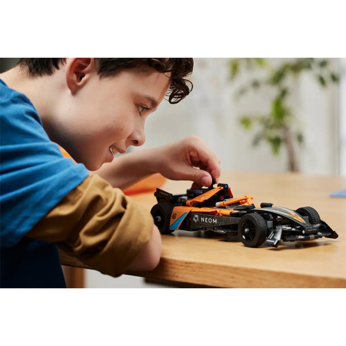 Voiture de Course NEOM McLaren Formula E LEGO Technic - 42169 pour Enfants multicolore, LEGO