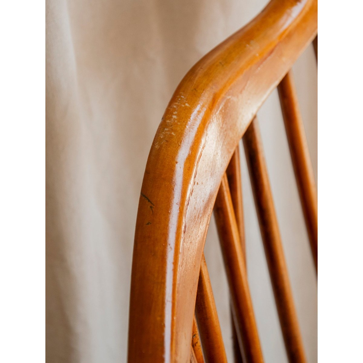 Paire de chaises au style western Claude N°1450 - Bon état bois clair, DEBONGOUT