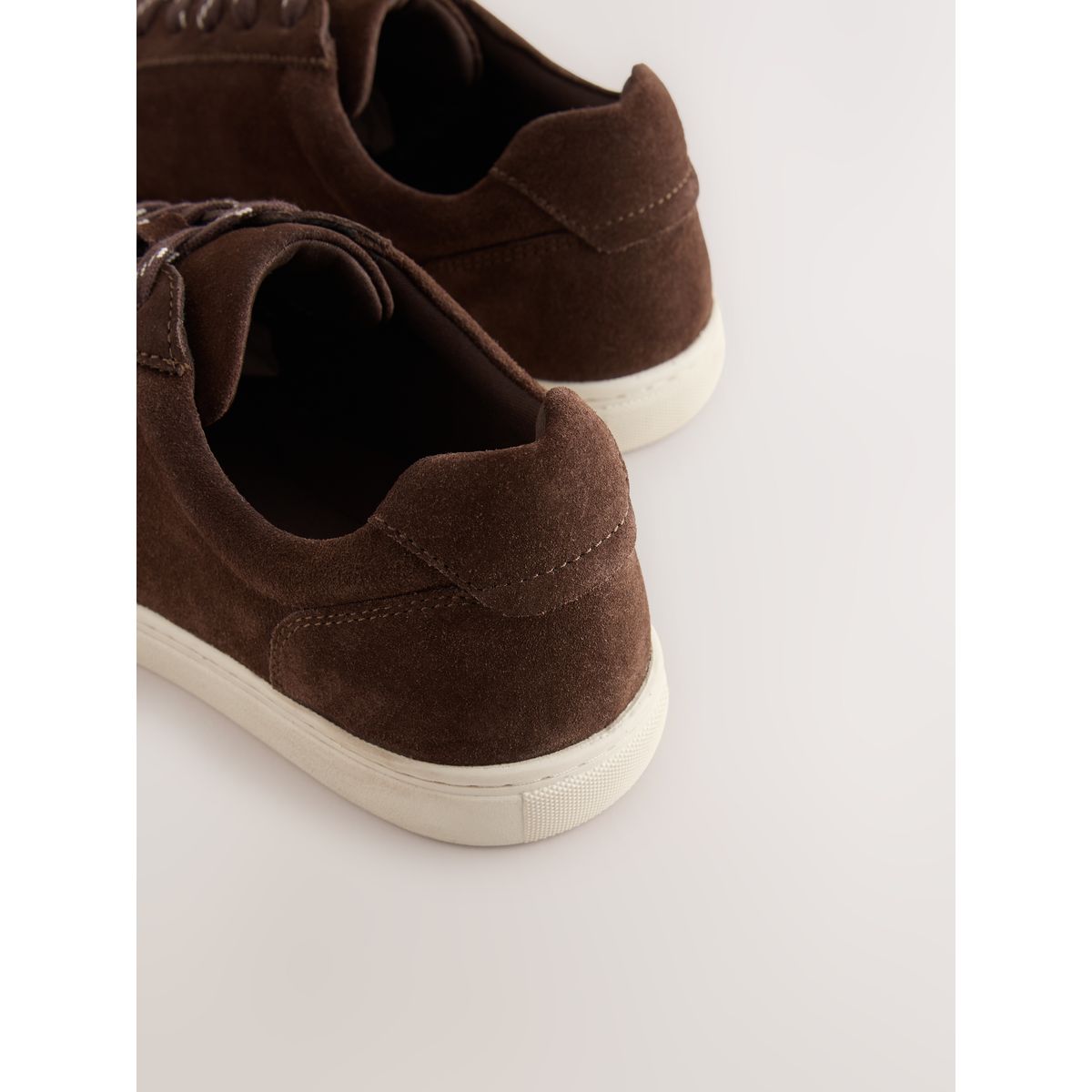 Baskets habillées en daim marron, NEXT