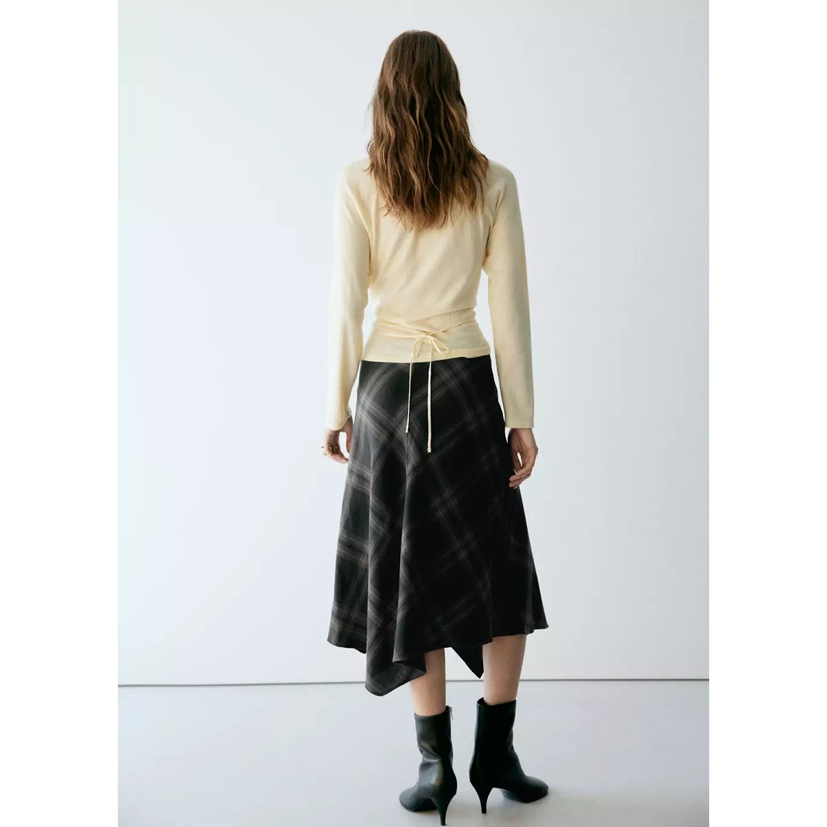 Jupe asymétrique carreaux gris chiné foncé, MANGO
