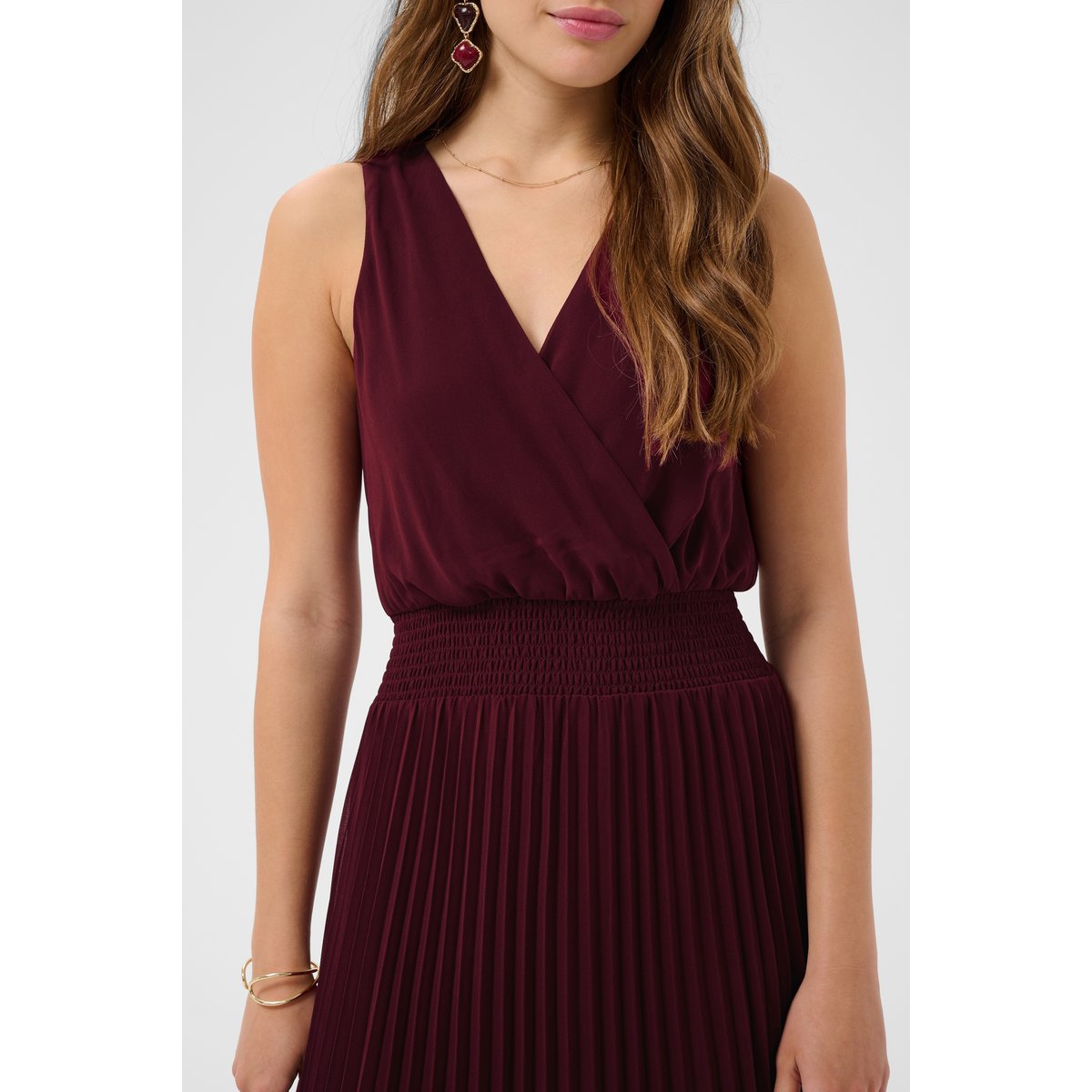 Robe bordeaux, CREAM