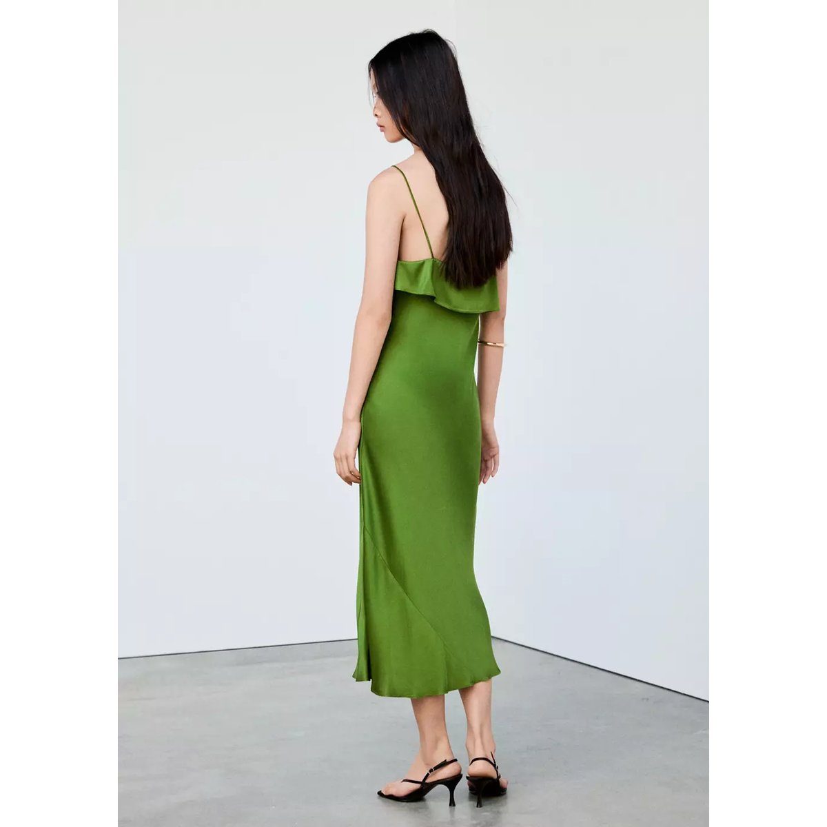 Robe satinée à volant asymétrique vert, MANGO