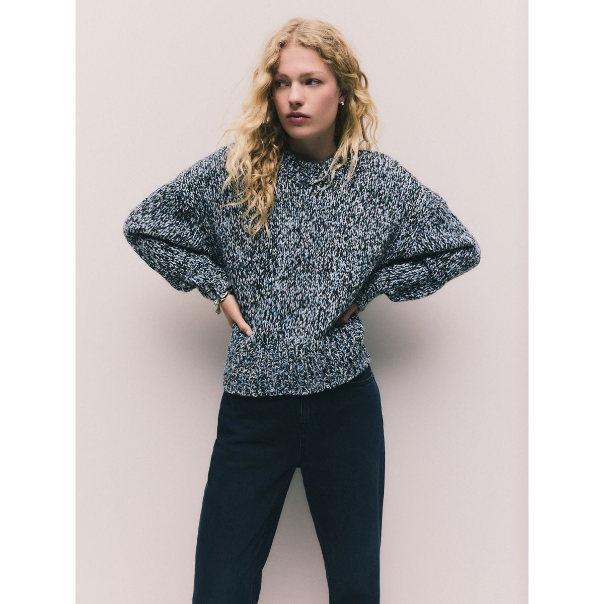 Pull en maille torsadée avec laine bleu multi, NEXT