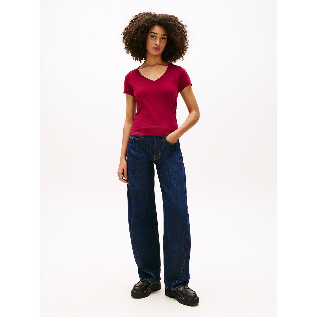T-shirt col V, manches courtes cerise, TOMMY JEANS