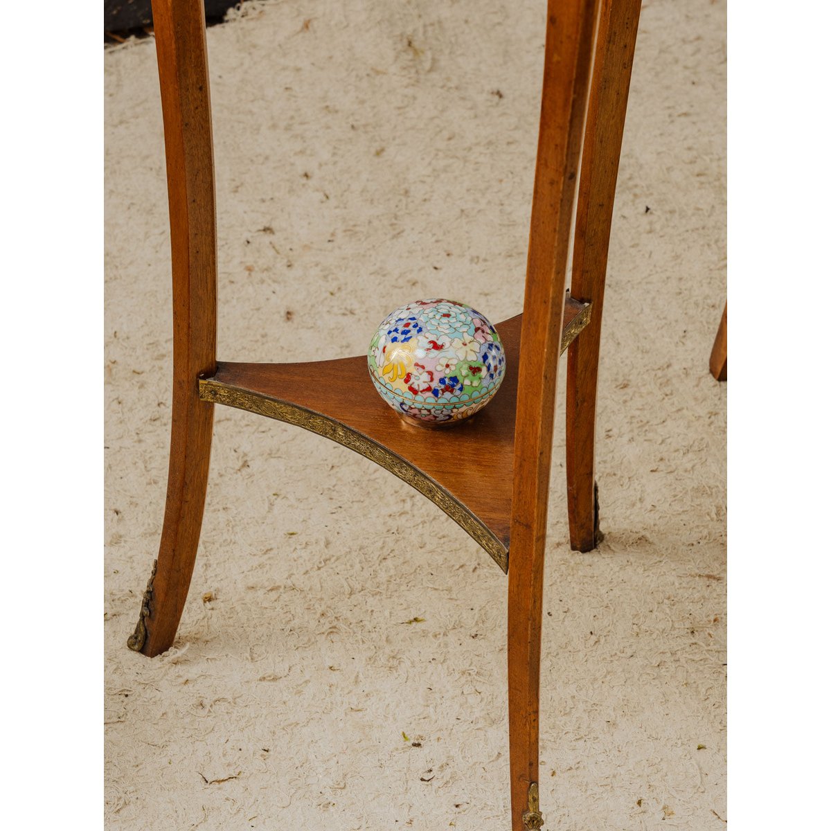 Sellette en bois Francine N°1655 - Bon état bois foncé, DEBONGOUT