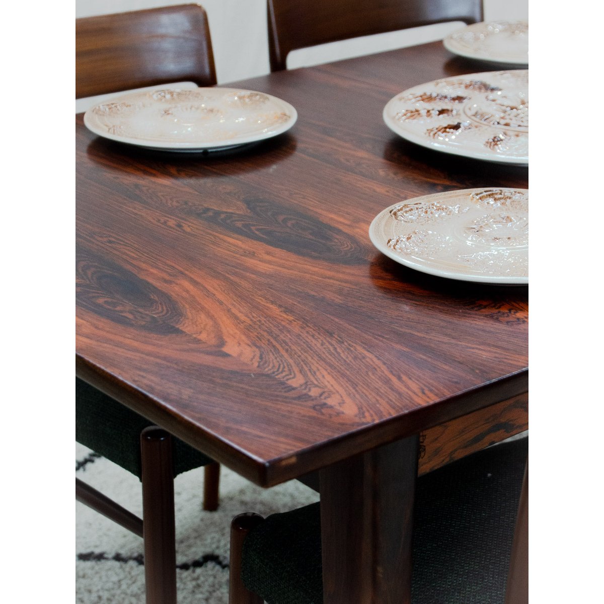 Table à manger en palissandre de Rio Karla N°1311 - Bon état bois foncé, DEBONGOUT