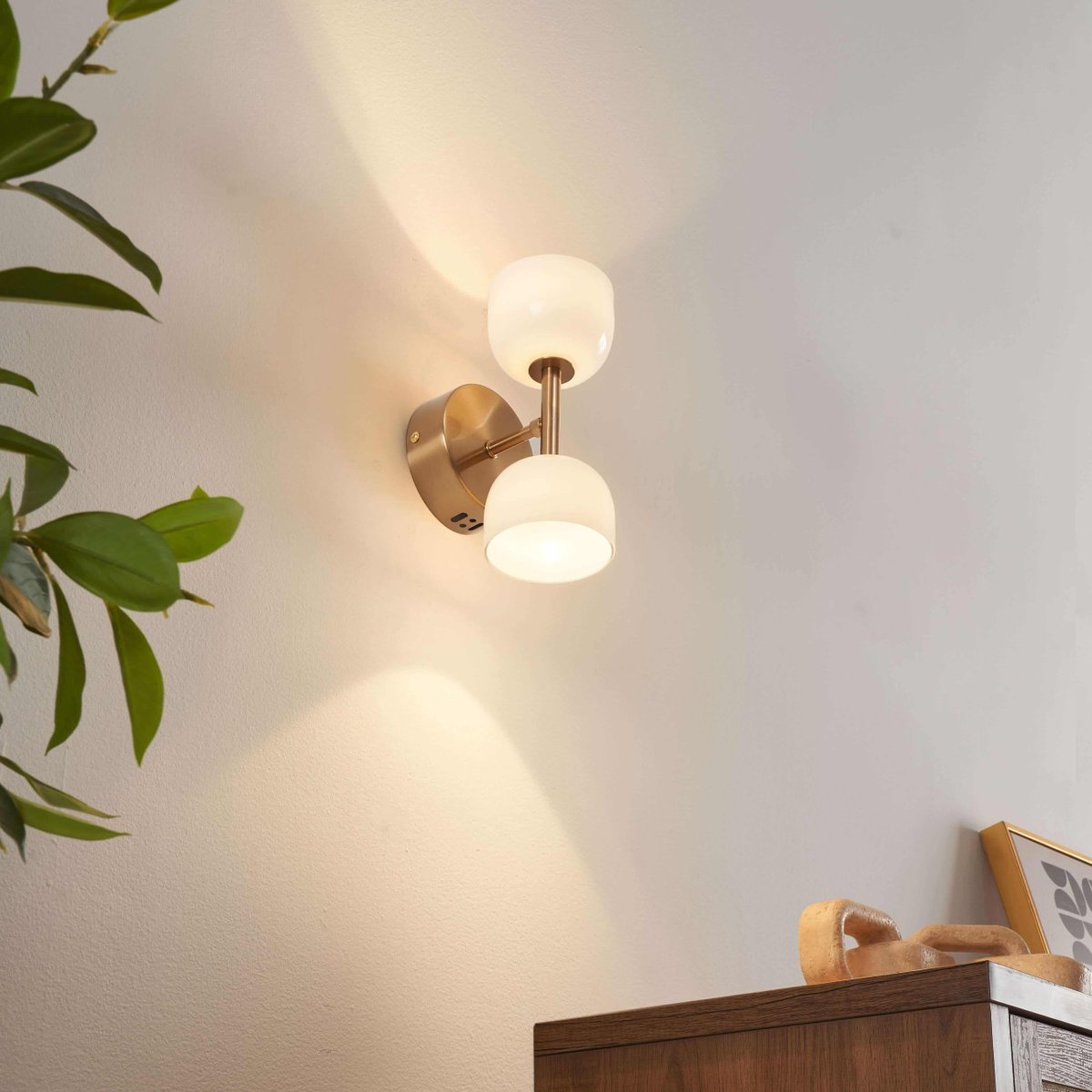 Applique double LED chic - NYSSÉA laiton et blanc, KOSILUM