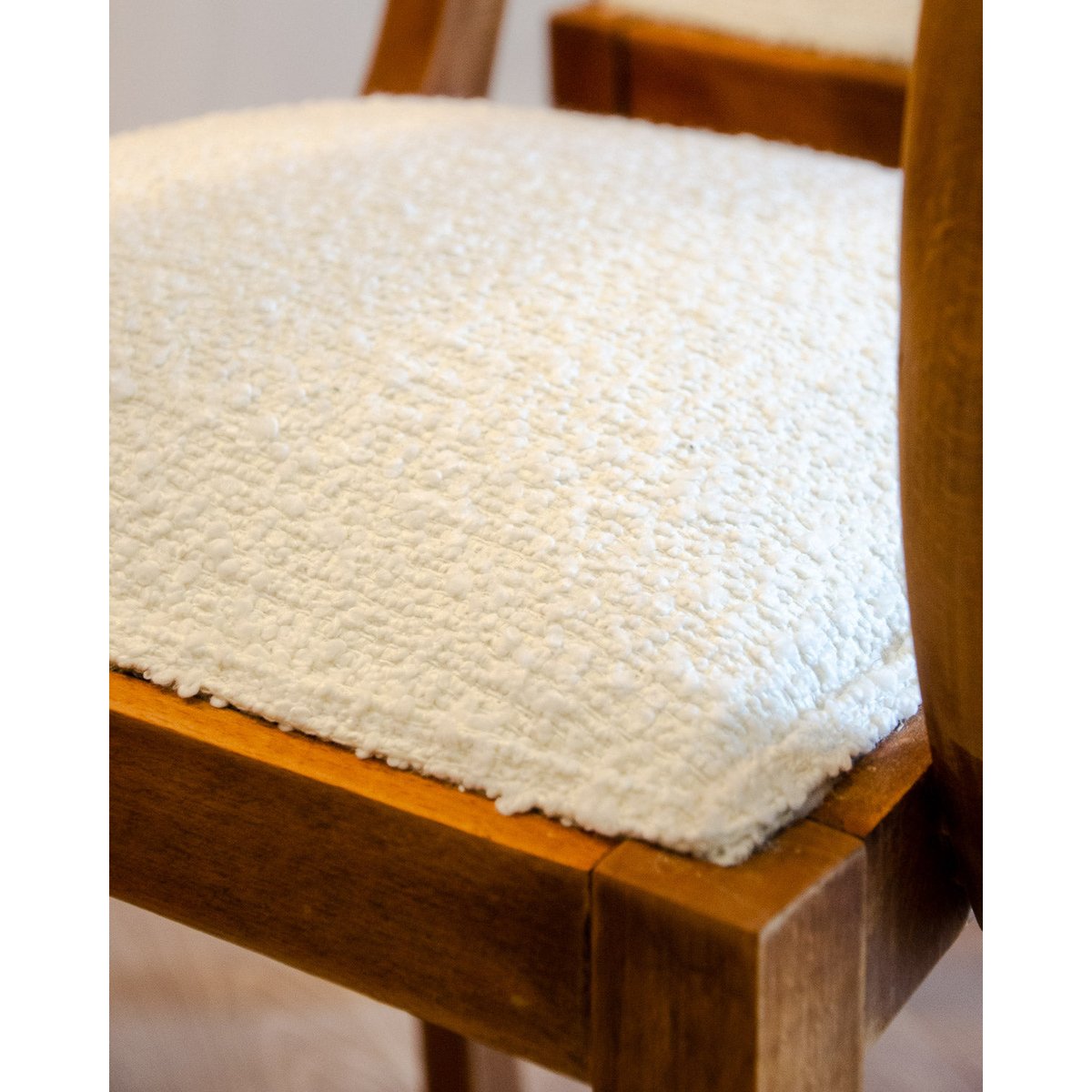 Paire de fauteuils en hêtre Ernest N°952 - Bon état bois clair, DEBONGOUT