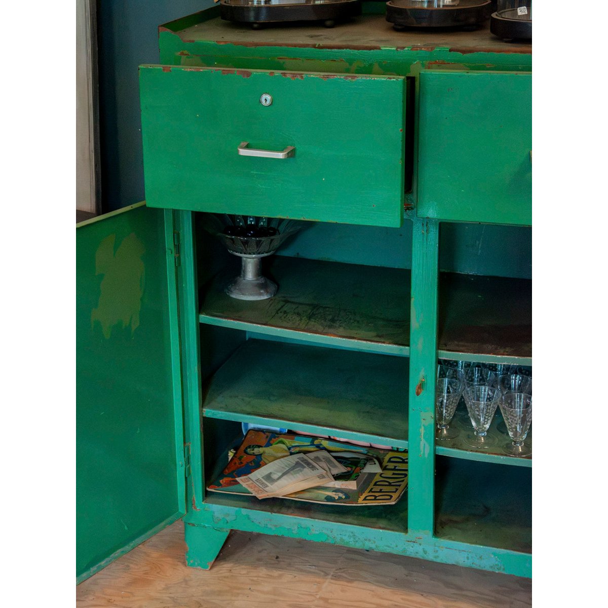 Buffet en métal vert foncé Gustave N°1646 - Bon état vert, DEBONGOUT
