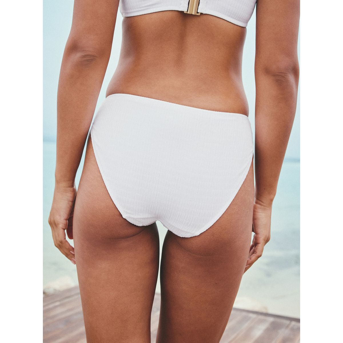 Bas de bikini taille haute à finition métal côtes blanches, NEXT