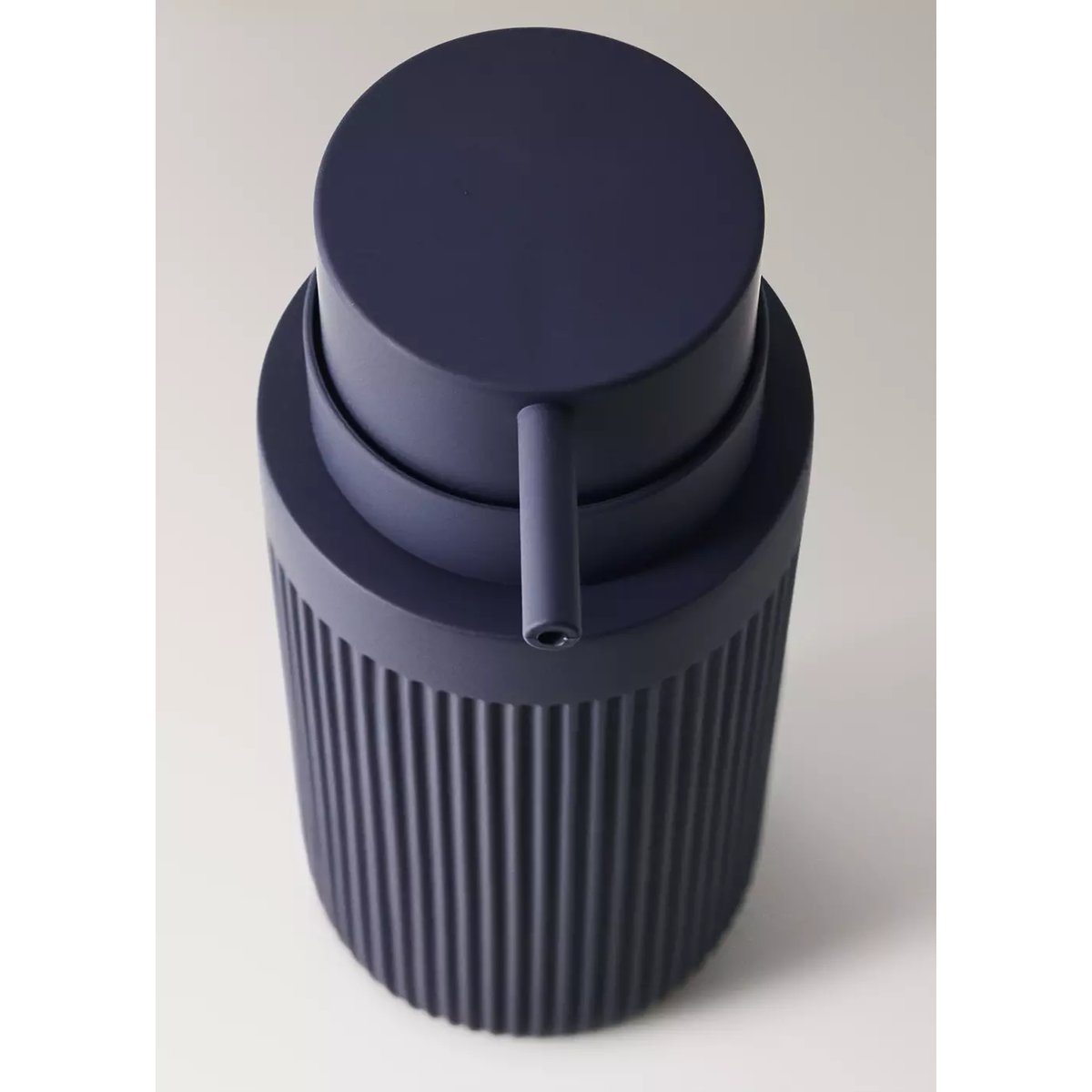 Distributeur de savon rayé en résine bleu, MANGO HOME