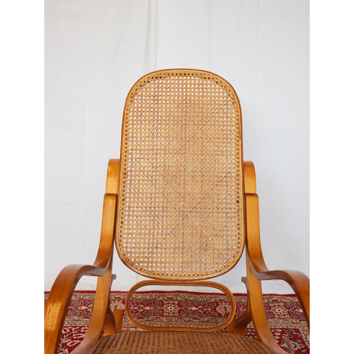 Rocking-chair cannage Alibert N°91 - Bon état bois clair, DEBONGOUT