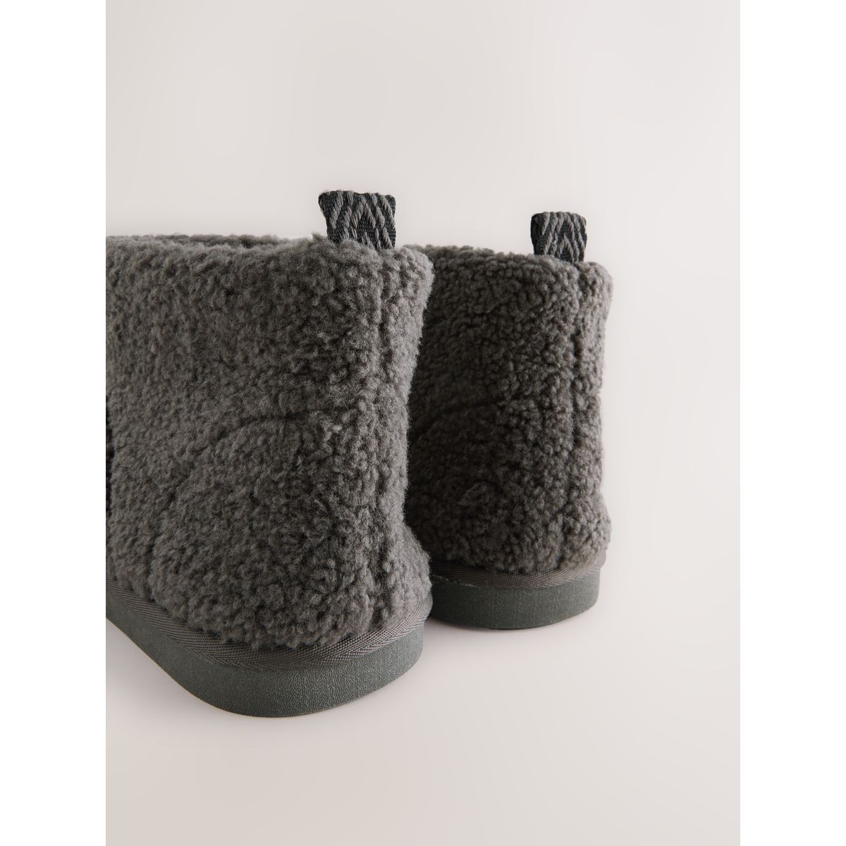 Chaussons bottines en peau lainée gris, NEXT